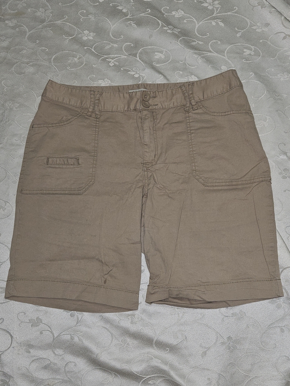 4/$20- St. John's Bay Tan Bermuda Shorts Petite